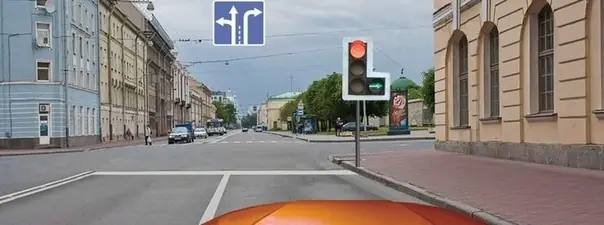 Вы намеревались проехать перекрёсток в прямом направлении. Как следует поступить, если Вы не успели заранее перестроиться на левую полосу?