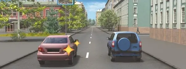 Водитель автомобиля, выполняющий перестроение на правую полосу, в данной ситуации:
