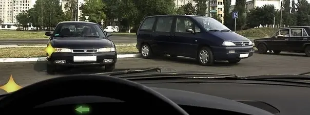 Как Вам следует действовать, выезжая с места стоянки одновременно с другим автомобилем?