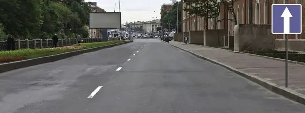 Разрешено ли выполнить разворот на участке дороги, обозначенном этим знаком?