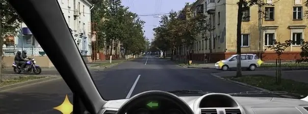 Кому Вы обязаны уступить дорогу при повороте налево?