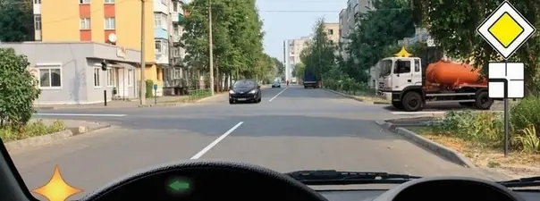 Как Вам следует поступить при повороте налево?
