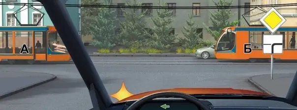 Кому Вы должны уступить дорогу при повороте налево?